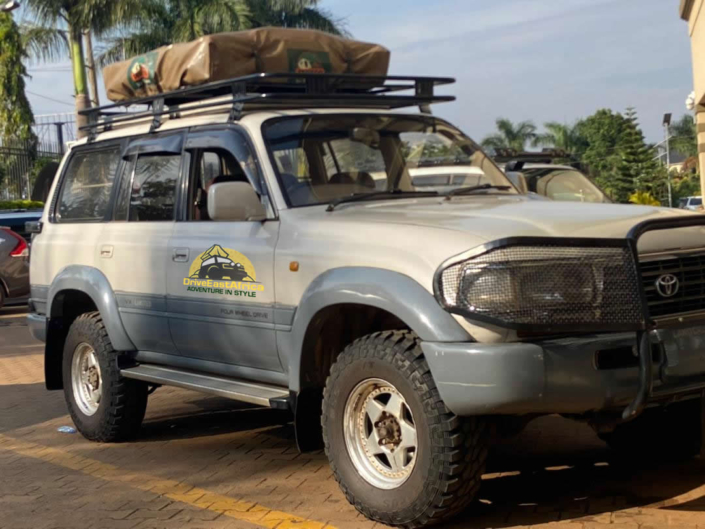 Toyota Land cruiser VX rooftop tent - 4x4 safari camper in East Africa